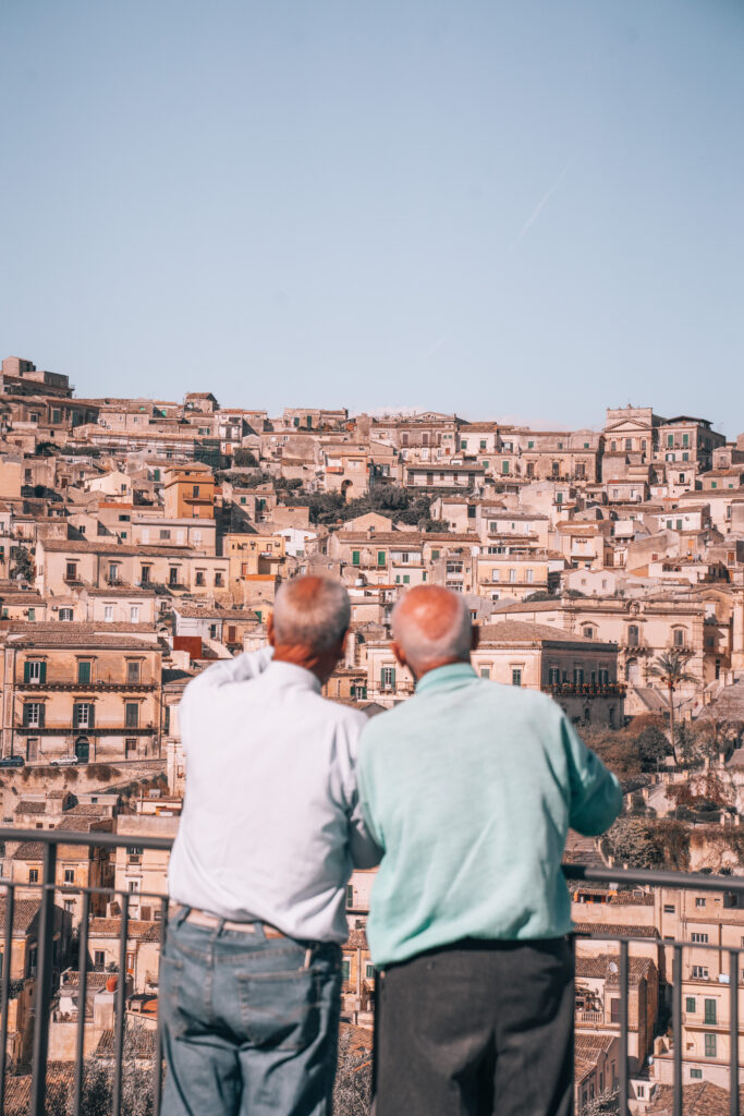 Due anziani a Modica in Sicilia