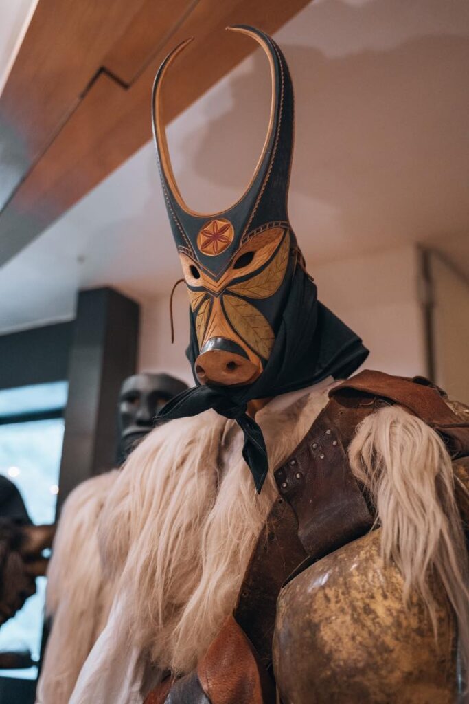 Maschera nel museo di Mamoiada